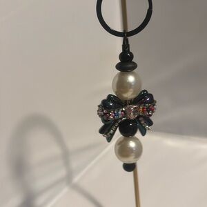 Beaded keychain or zipper pull